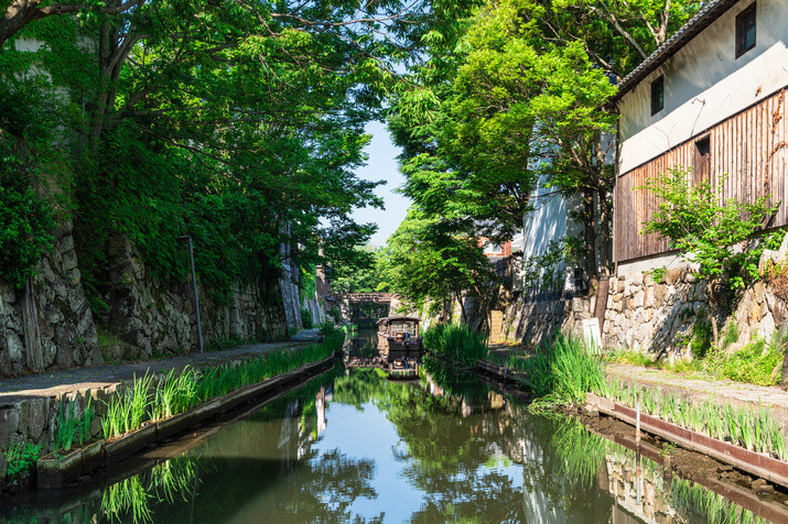 1-day Shiga Tour: Old Castle Town, Merchant Remnants, and Village of Sweets