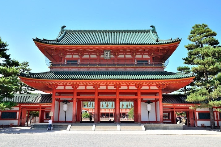 Morning Kyoto Cherry Blossom Tour: Garden, Riverside Walk, Gion Geisha District